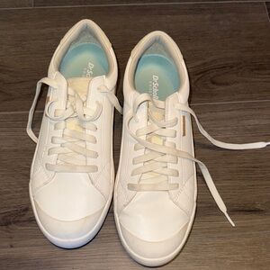 Dr. Scholl's Cream Lace-Up Sneakers